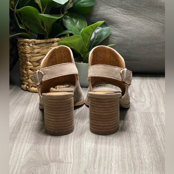 Tommy Hilfiger Tan Open Toe Chunky Block Heels - Picture 4 of 12